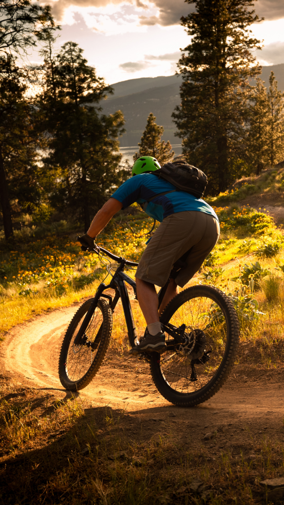 Ilustrační obrázek cyklisty jedoucího po cyklotrase v Jizerských horách