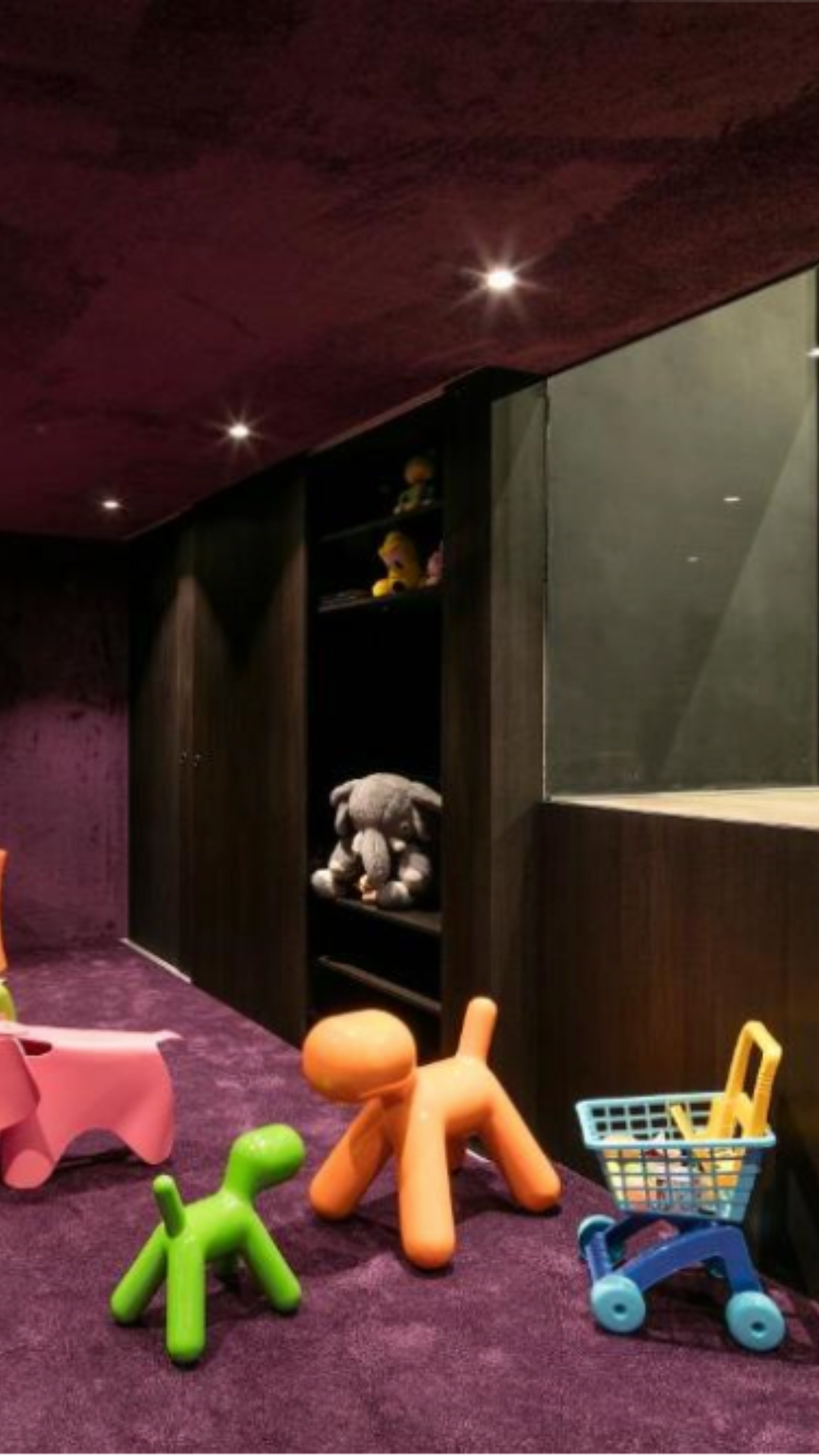 Hračky v dětském herním koutku v hotelu Four Elements Hill Hotel & Spa